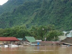 Charity for flood victims in Central Vietnam